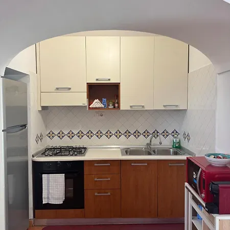 Cozy On Street Level Apartament Positano