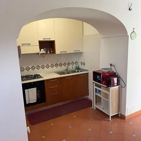 Cozy On Street Level *