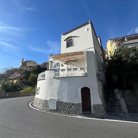 Cozy On Street Level 아파트 *