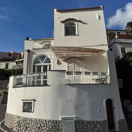 Cozy On Street Level *