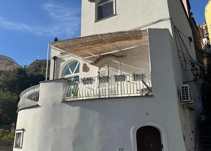 Cozy On Street Level *