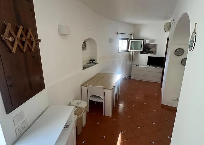 Cozy On Street Level Positano