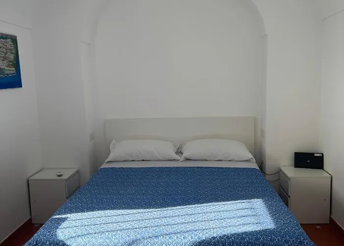 Cozy On Street Level * Positano