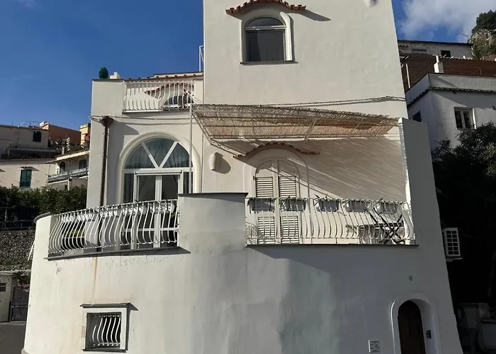 Cozy On Street Level *