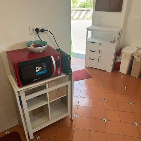 Cozy On Street Level Apartment *