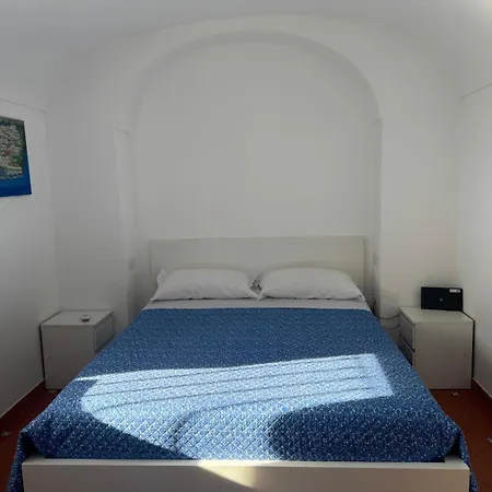 Cozy On Street Level * Positano