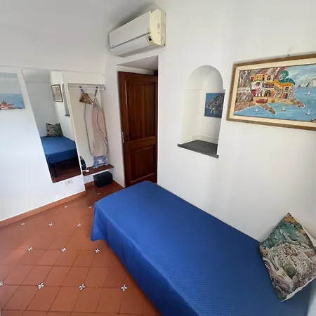 Apartment Cozy On Street Level *