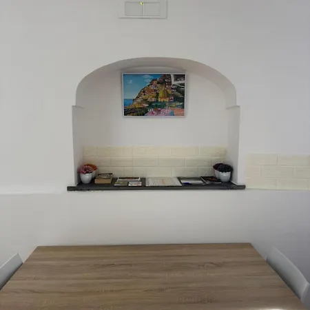 Apartment Cozy On Street Level *