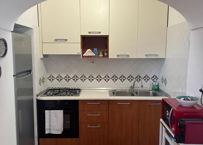 Cozy On Street Level Positano