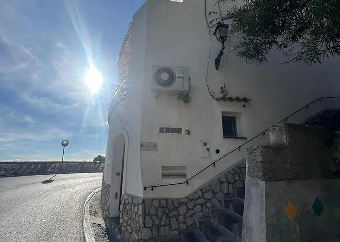 Cozy On Street Level Apartment *